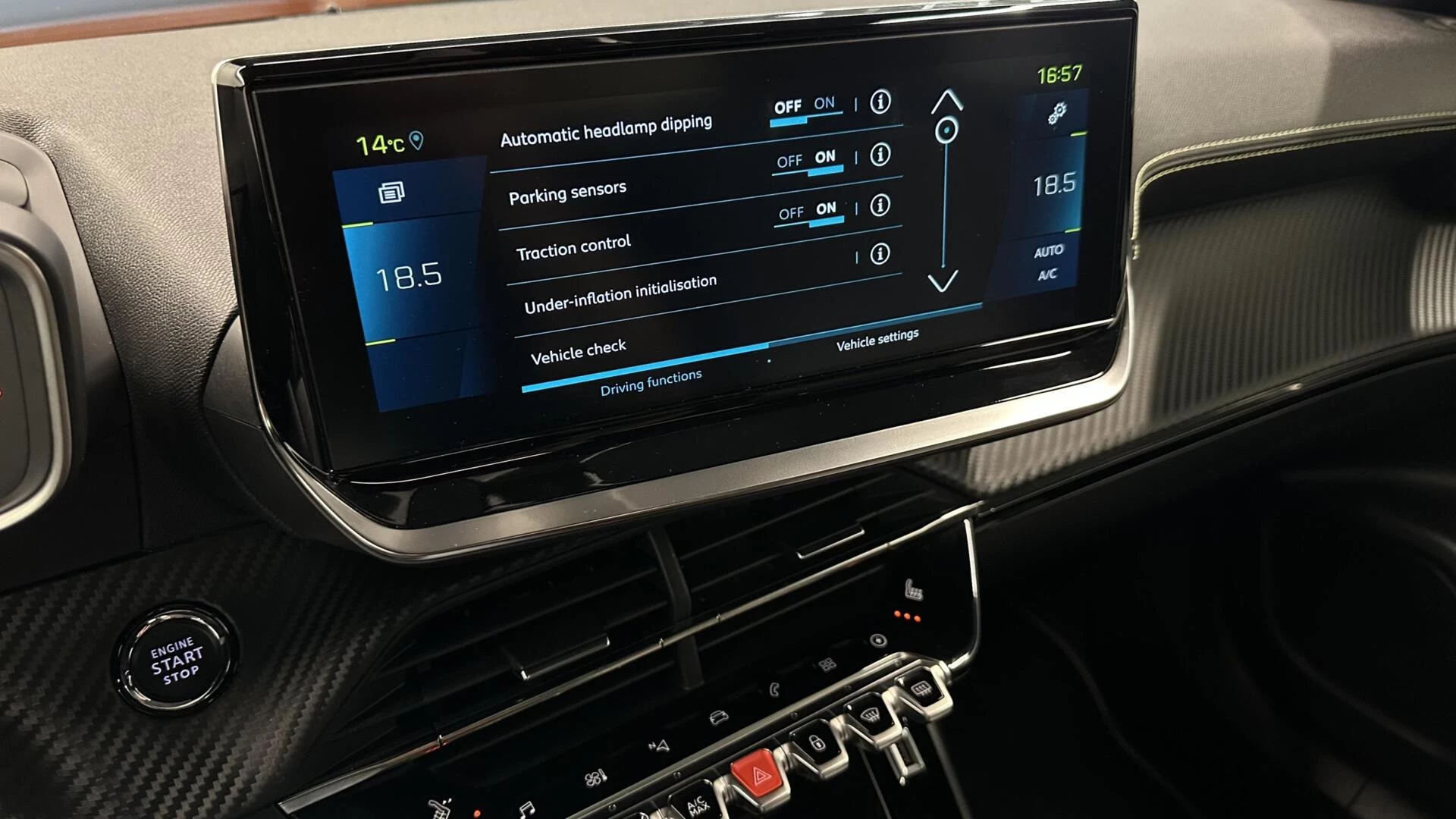 Hoofdafbeelding Peugeot e-2008