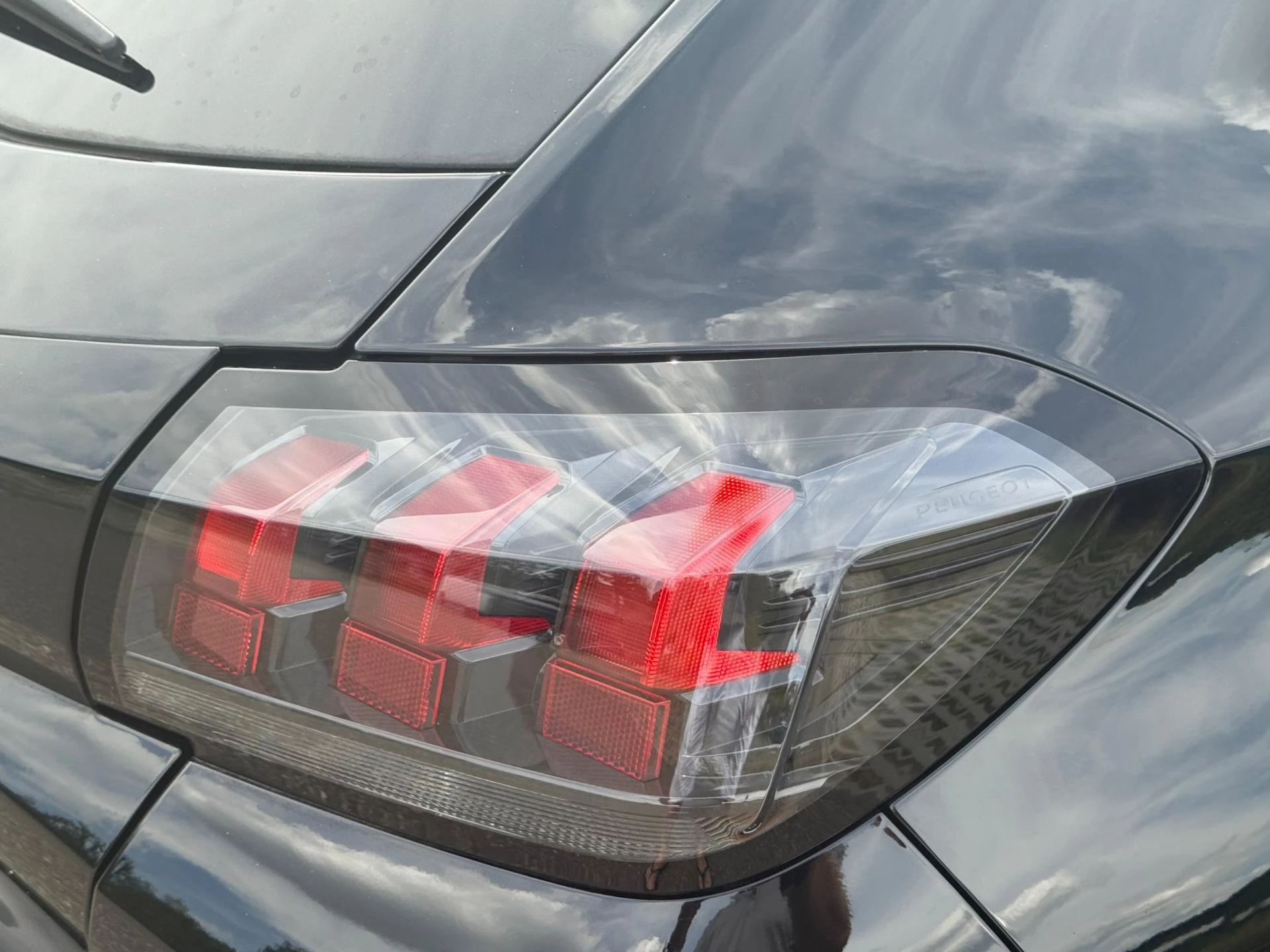 Hoofdafbeelding Peugeot e-208
