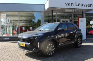 Toyota Yaris Cross 1.5 Hybrid STYLE PANODAK HEAD-UP DISPLAY STOEL/STUUR&WISSERVERW. LM-VELGEN LED BAD CLIMA EL-A.KLEP KEYLESS
