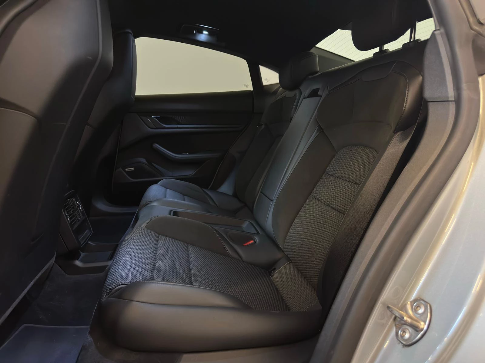 Hoofdafbeelding Porsche Taycan