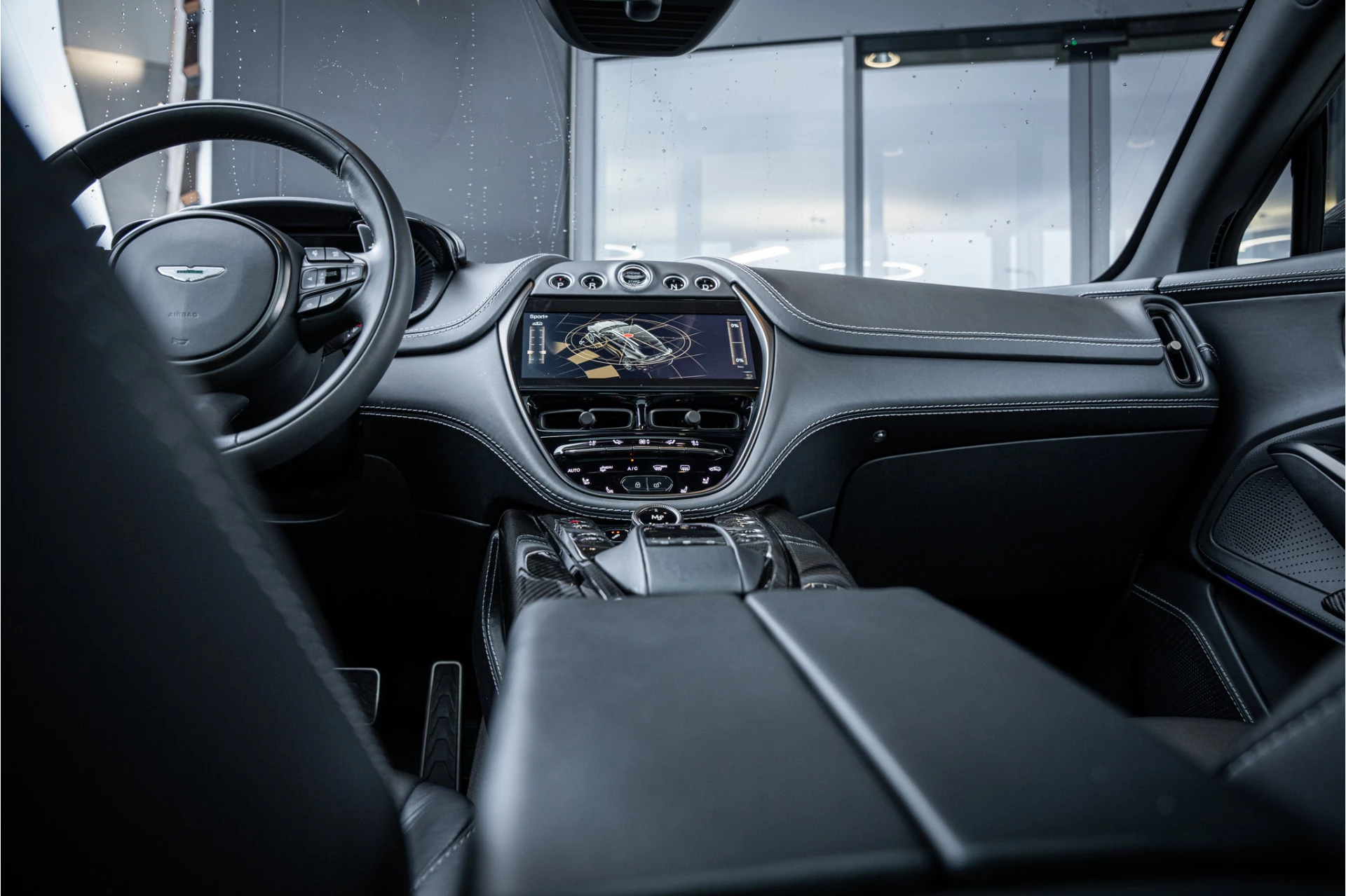 Hoofdafbeelding Aston Martin DBX