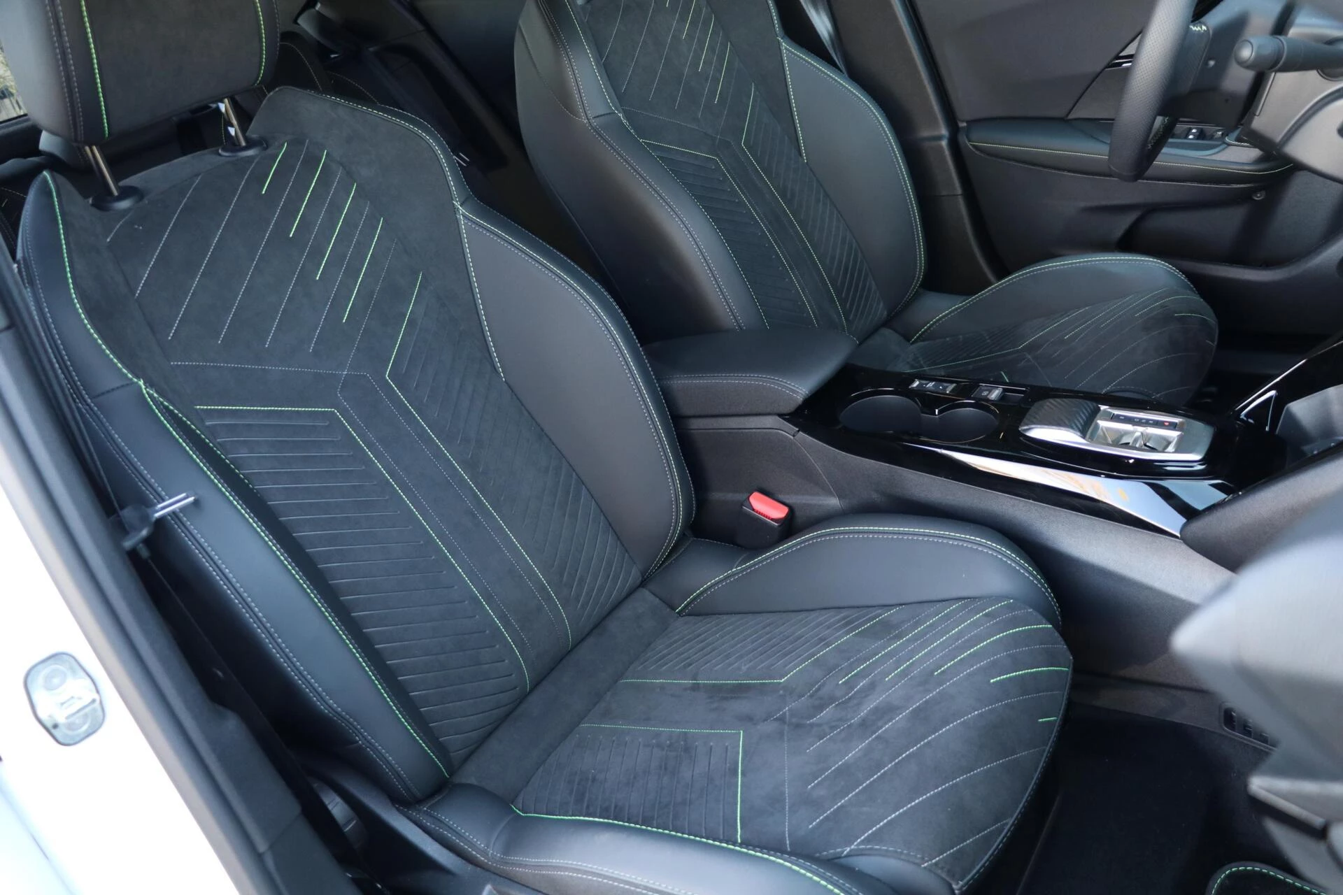 Hoofdafbeelding Peugeot e-2008