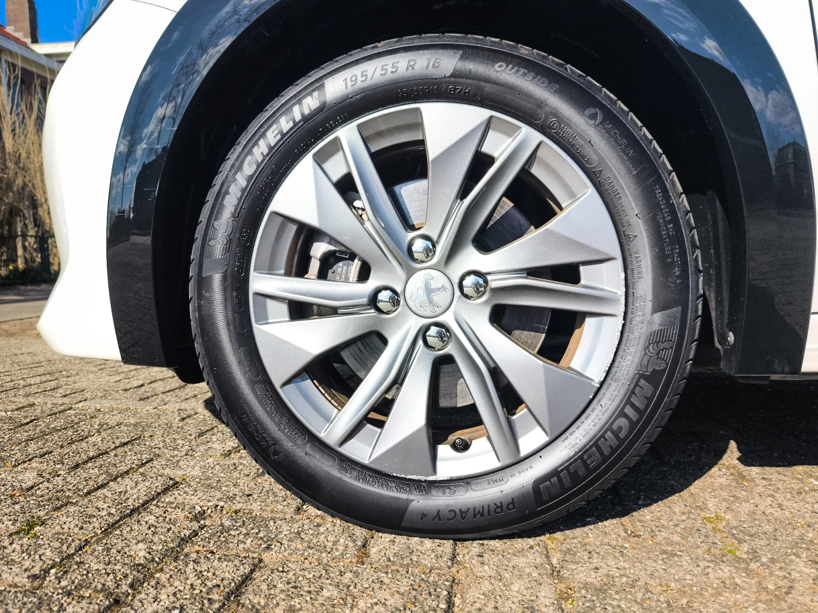 Hoofdafbeelding Peugeot e-208