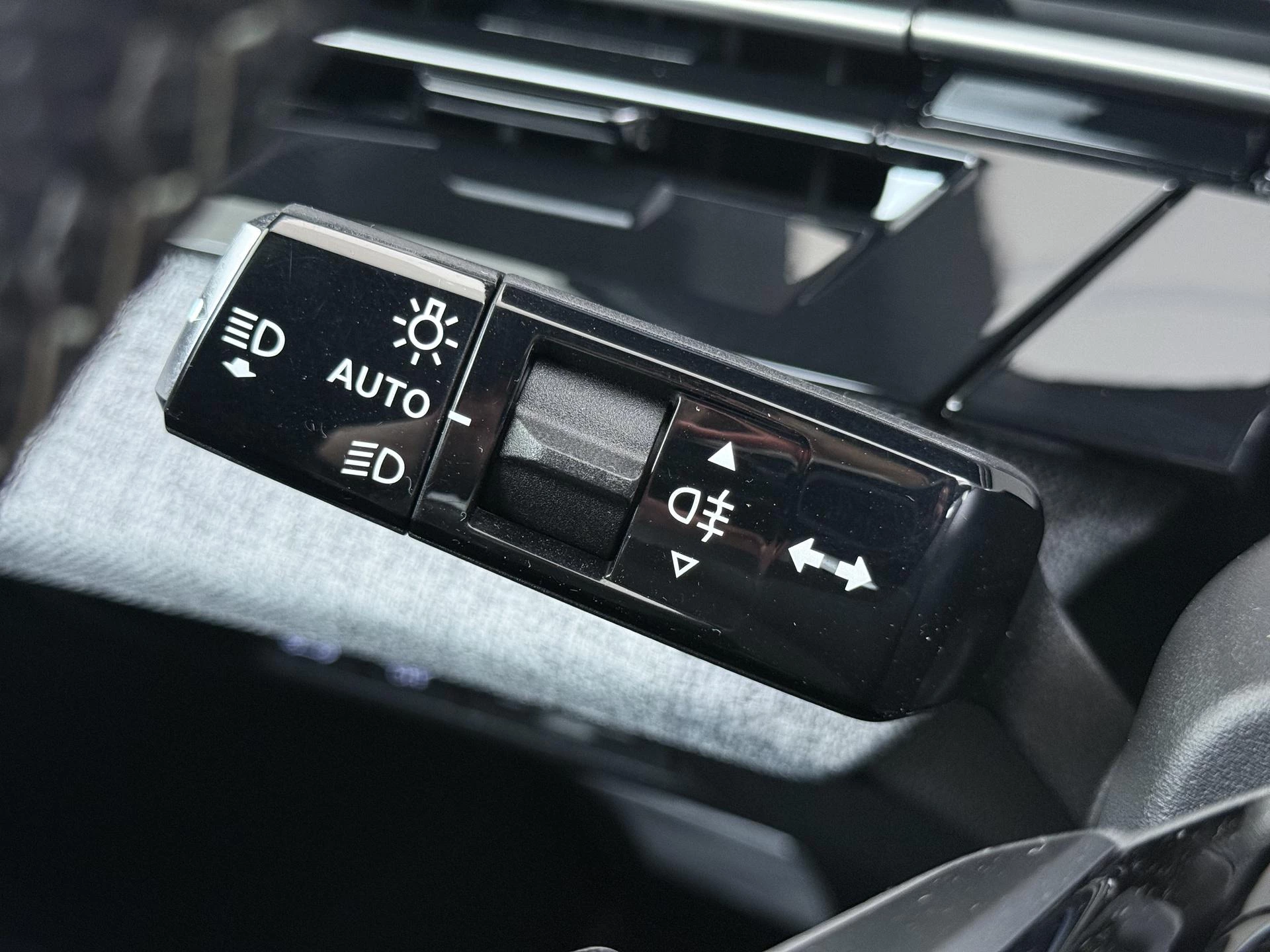 Hoofdafbeelding Peugeot e-5008