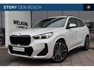 Hoofdafbeelding BMW X1 BMW X1 sDrive18i High Executive M Sport Automaat / Panoramadak / Trekhaak / Sportstoelen / M Adaptief onderstel / Comfort Access / Head-Up / Parking Assistant Plus / Stoelverwarming