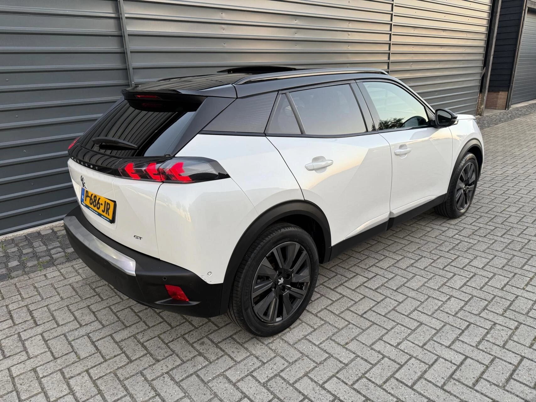 Hoofdafbeelding Peugeot e-2008