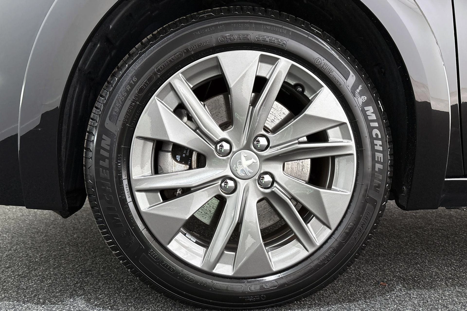 Hoofdafbeelding Peugeot e-208