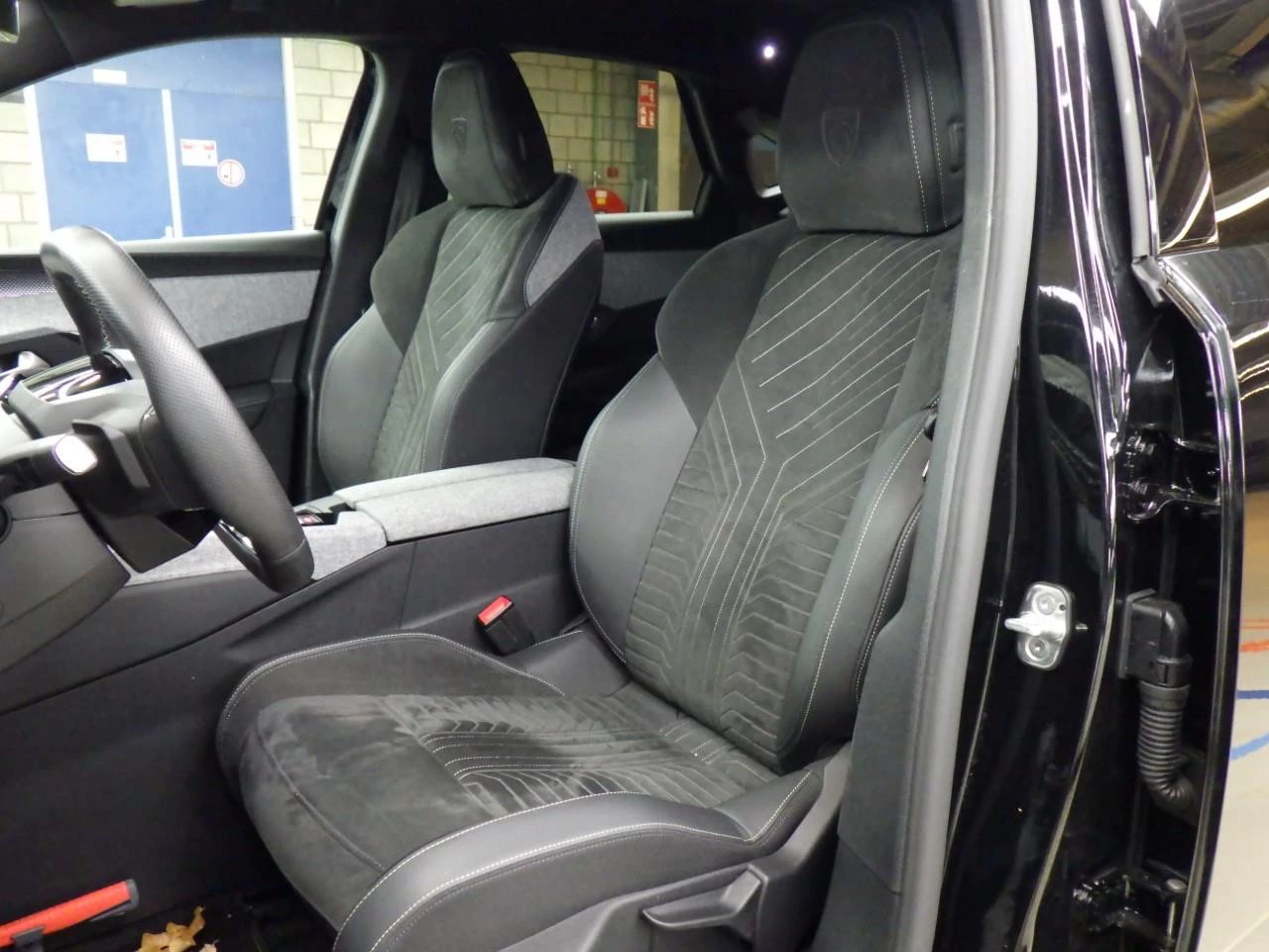 Hoofdafbeelding Peugeot e-3008