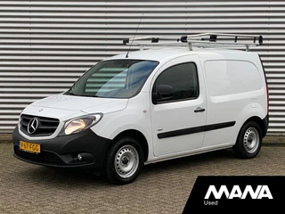 Hoofdafbeelding Mercedes-Benz Citan Mercedes-Benz Citan 112 BlueEFFICIENCY Benzine Airco Bluetooth Camera Trekhaak Imperiaal Sensoren Bijrijdersbank