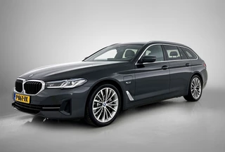 BMW 5-serie Touring 520e Business Edition Plus (TREKHAAK ELETK. WEGKLAPBAAR, DEALER ONDERHOUDER, ELEKT. STOELEN, SFEERVERLICHTING)