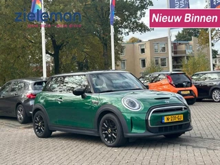Hoofdafbeelding MINI Electric MINI Electric Cooper Business Edition 33 kWh - Carplay, Navi, Half Leer, Cruise, Clima