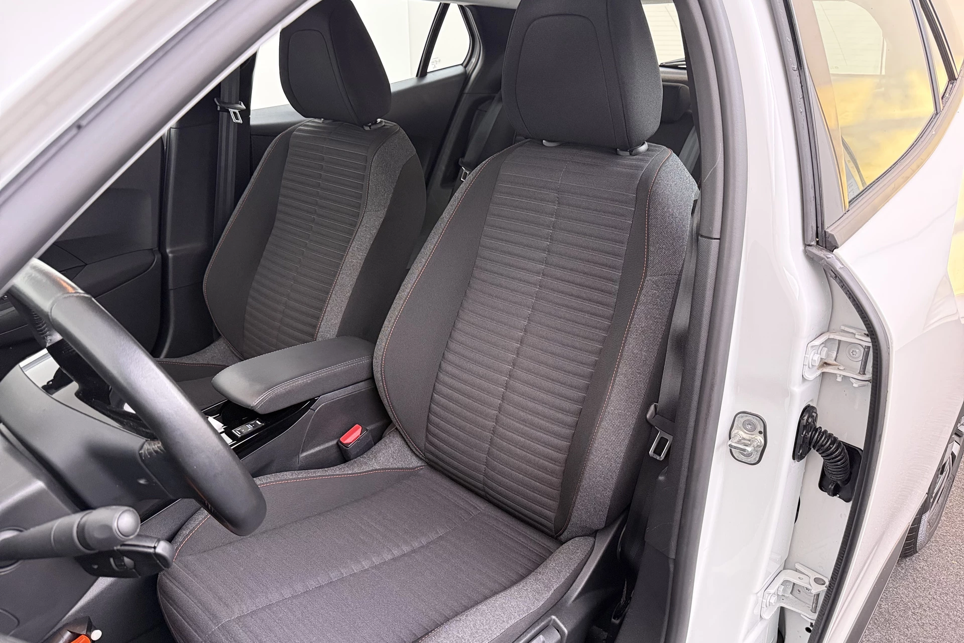 Hoofdafbeelding Peugeot e-2008