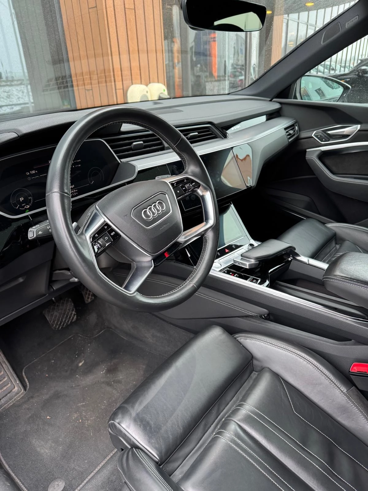 Hoofdafbeelding Audi e-tron