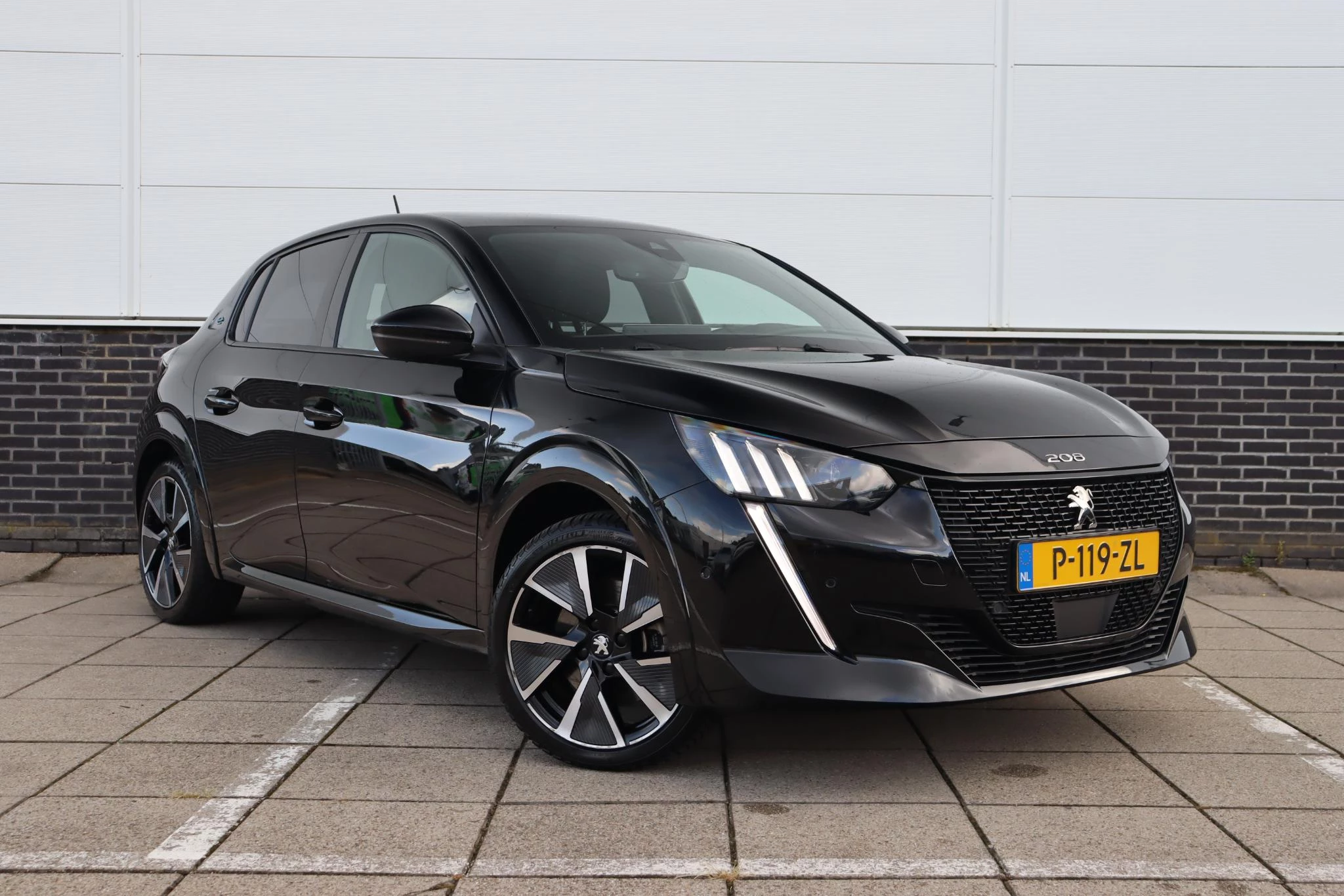 Hoofdafbeelding Peugeot e-208