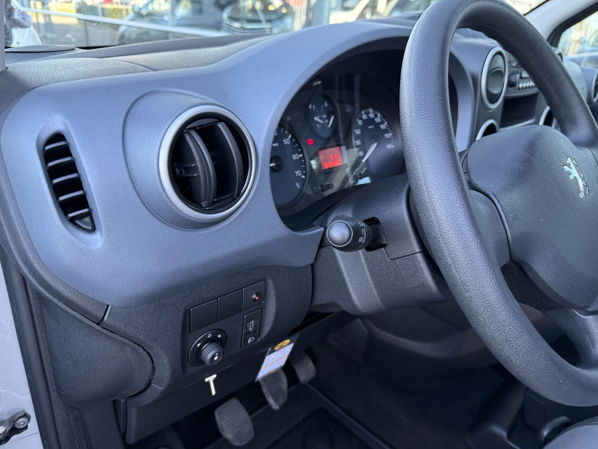 Hoofdafbeelding Peugeot Partner