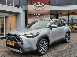 Toyota Corolla Cross 2.0 High Power Hybrid First Edition BLIND-SPOT ELEK-ACHTERKLEP KEYLESS LM-VELGEN PARK-SENSOREN APPLE/ANDROID STOELVERW DRAADLOOS-LADEN AD-CRUISE BLUETOOOTH DAB+