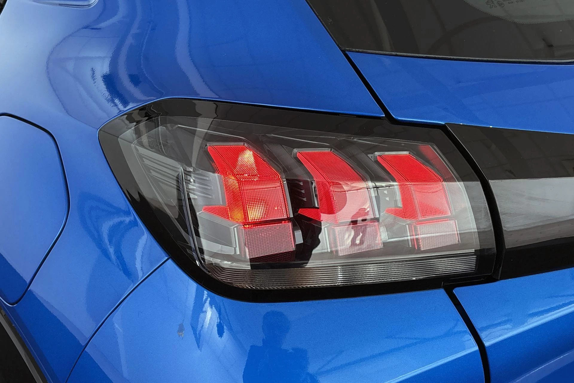 Hoofdafbeelding Peugeot e-208