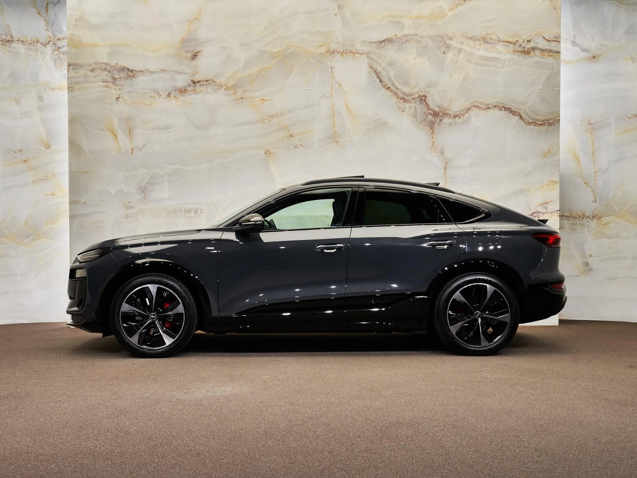 Hoofdafbeelding Audi Q6 e-tron