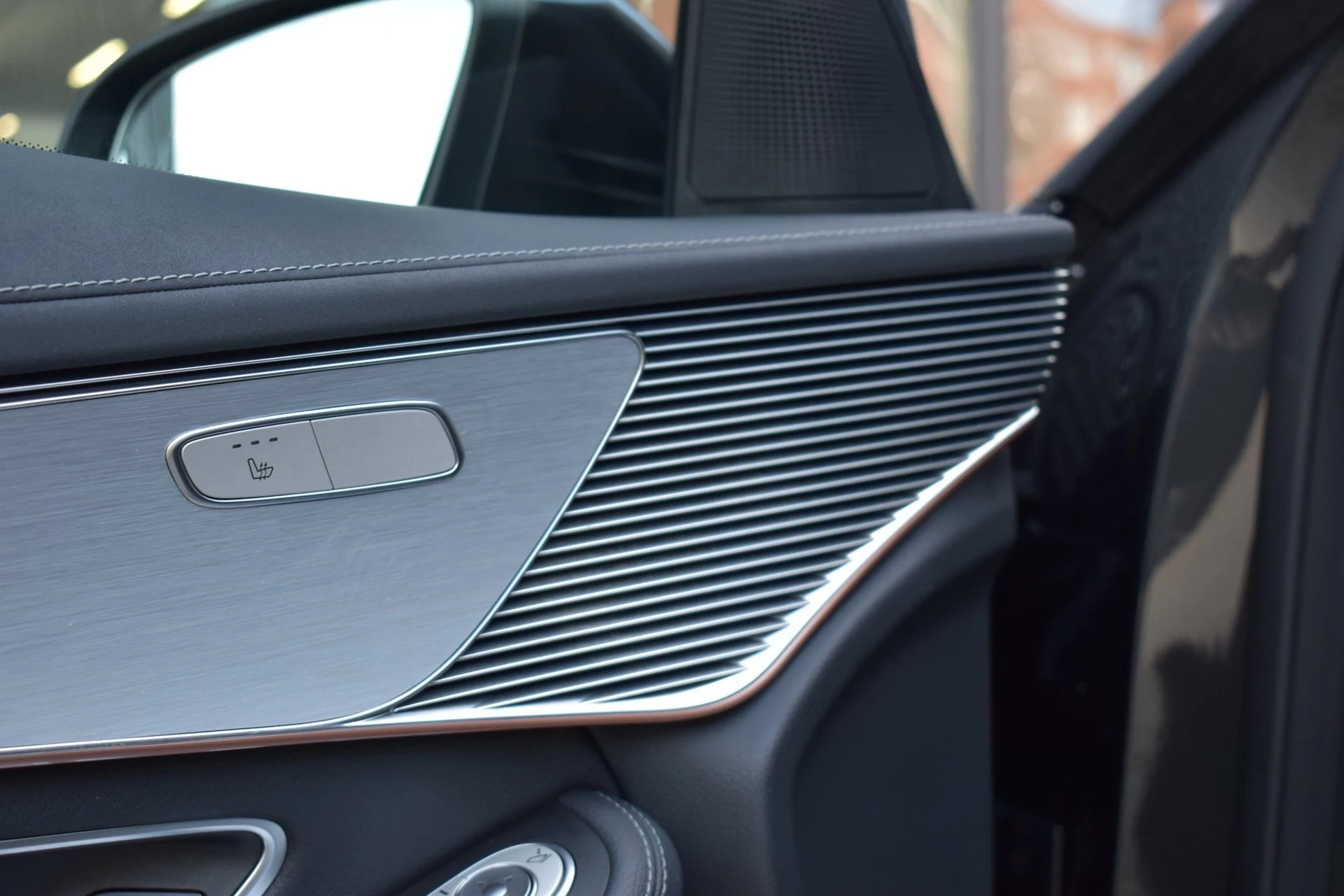 Hoofdafbeelding Mercedes-Benz EQC