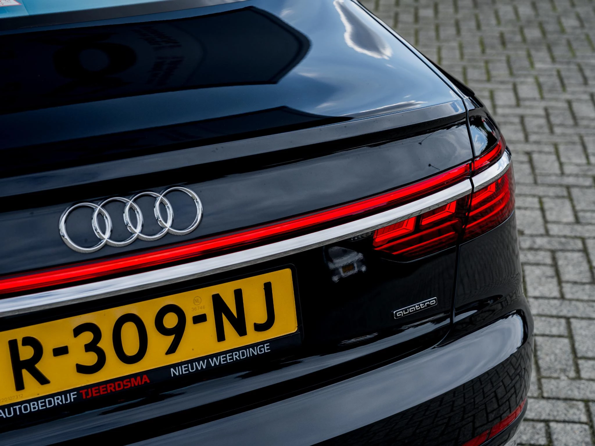 Hoofdafbeelding Audi A8