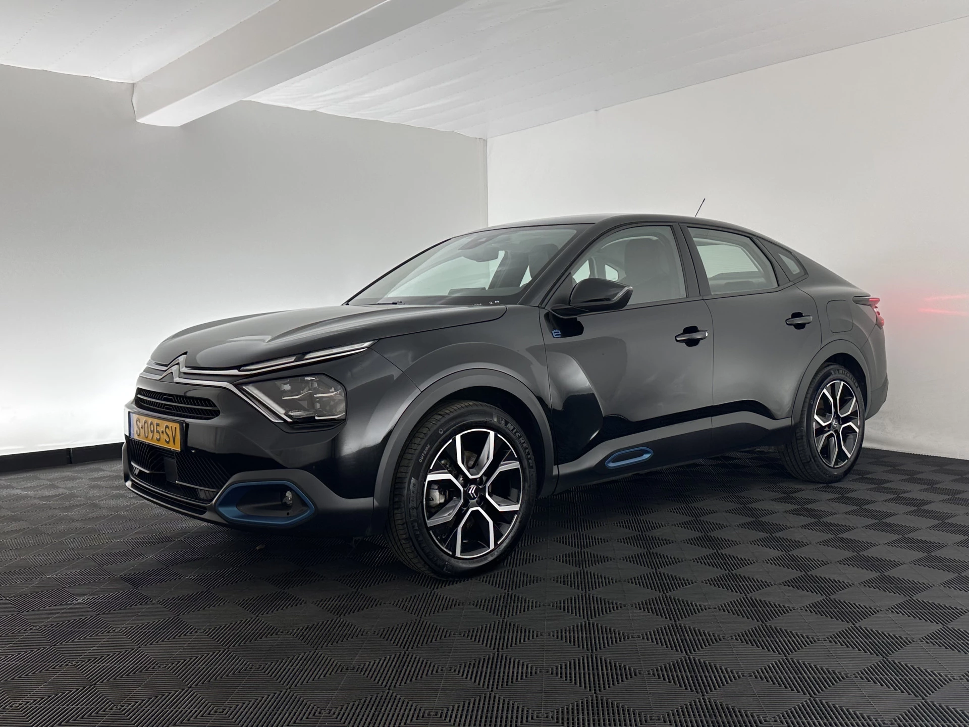 Hoofdafbeelding Citroën ë-C4 X