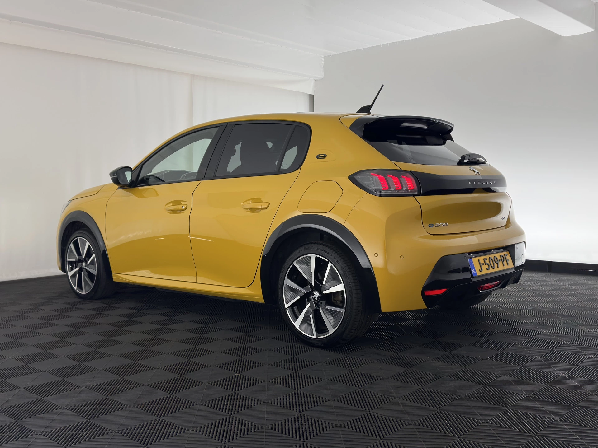 Hoofdafbeelding Peugeot e-208