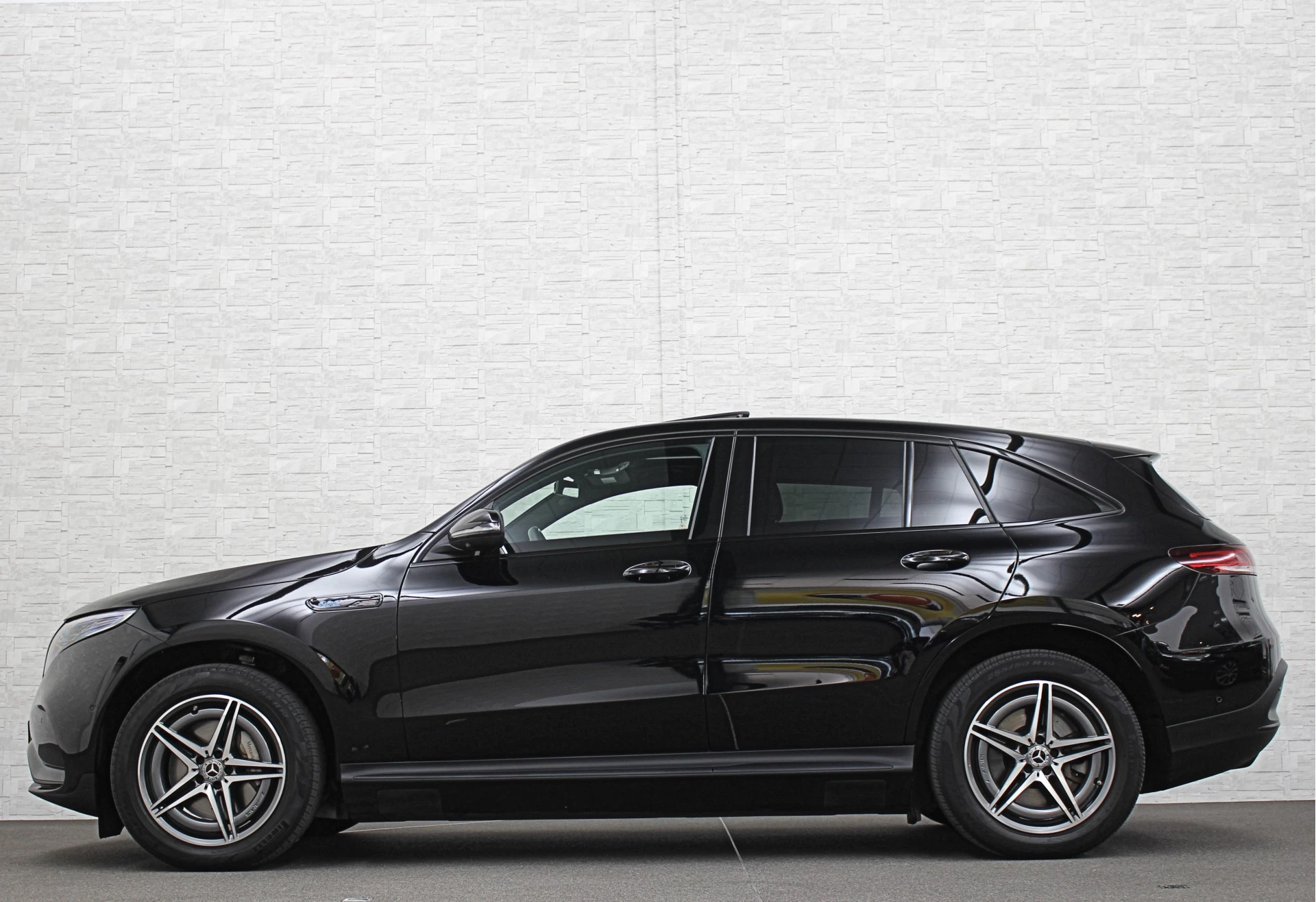 Hoofdafbeelding Mercedes-Benz EQC