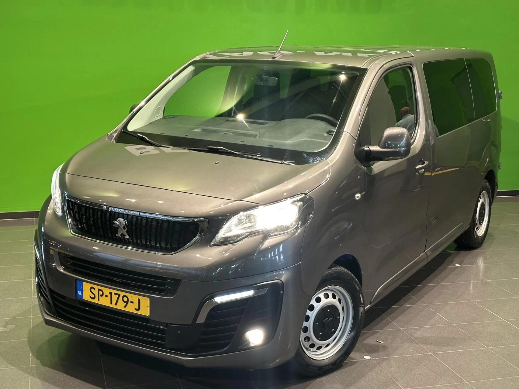 Hoofdafbeelding Peugeot Traveller