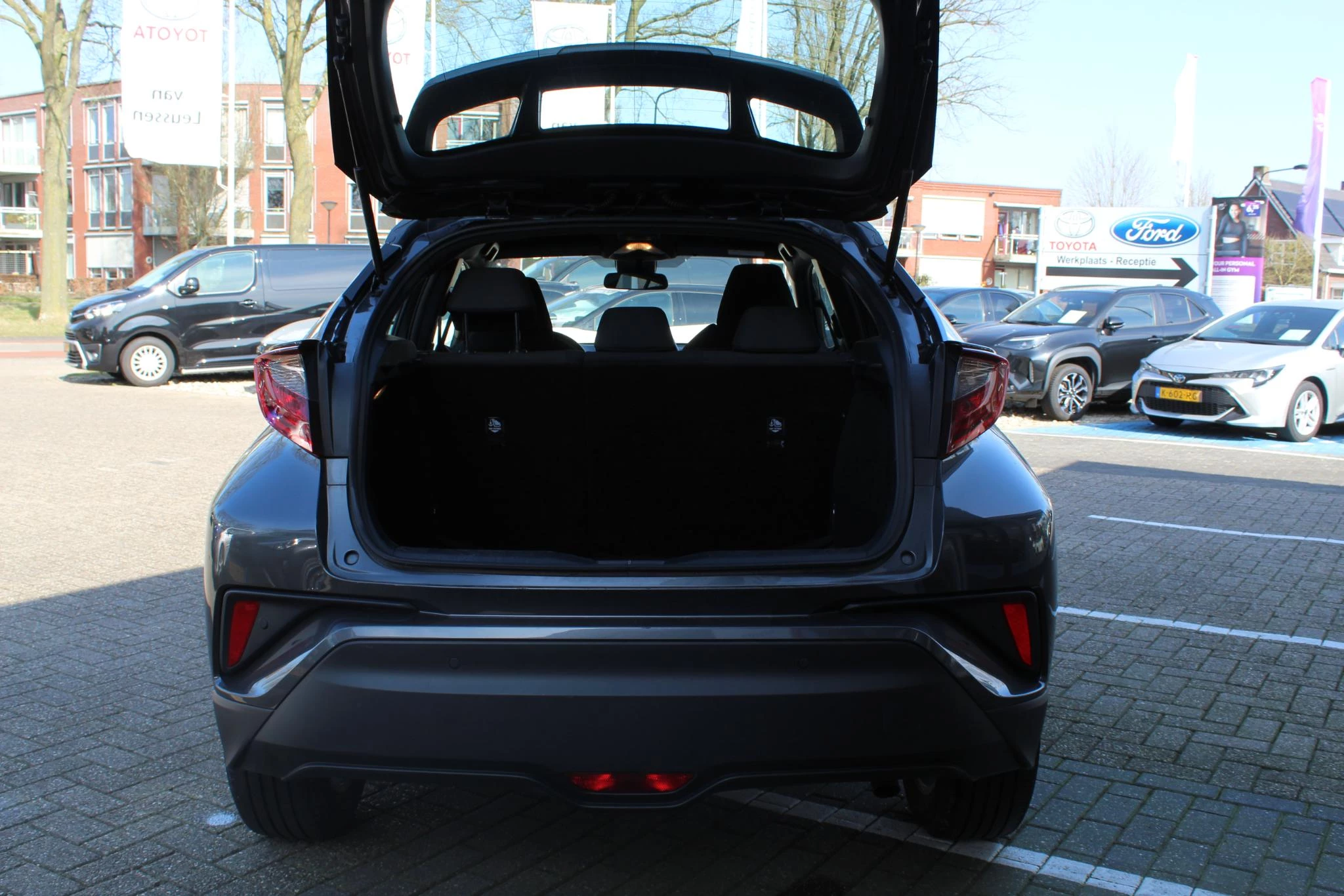 Hoofdafbeelding Toyota C-HR