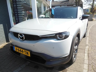 Hoofdafbeelding Mazda MX-30 Mazda MX-30 e-SkyActiv 145 First Edition 36 kWh 12 maanden Bovag garantie carplay/android