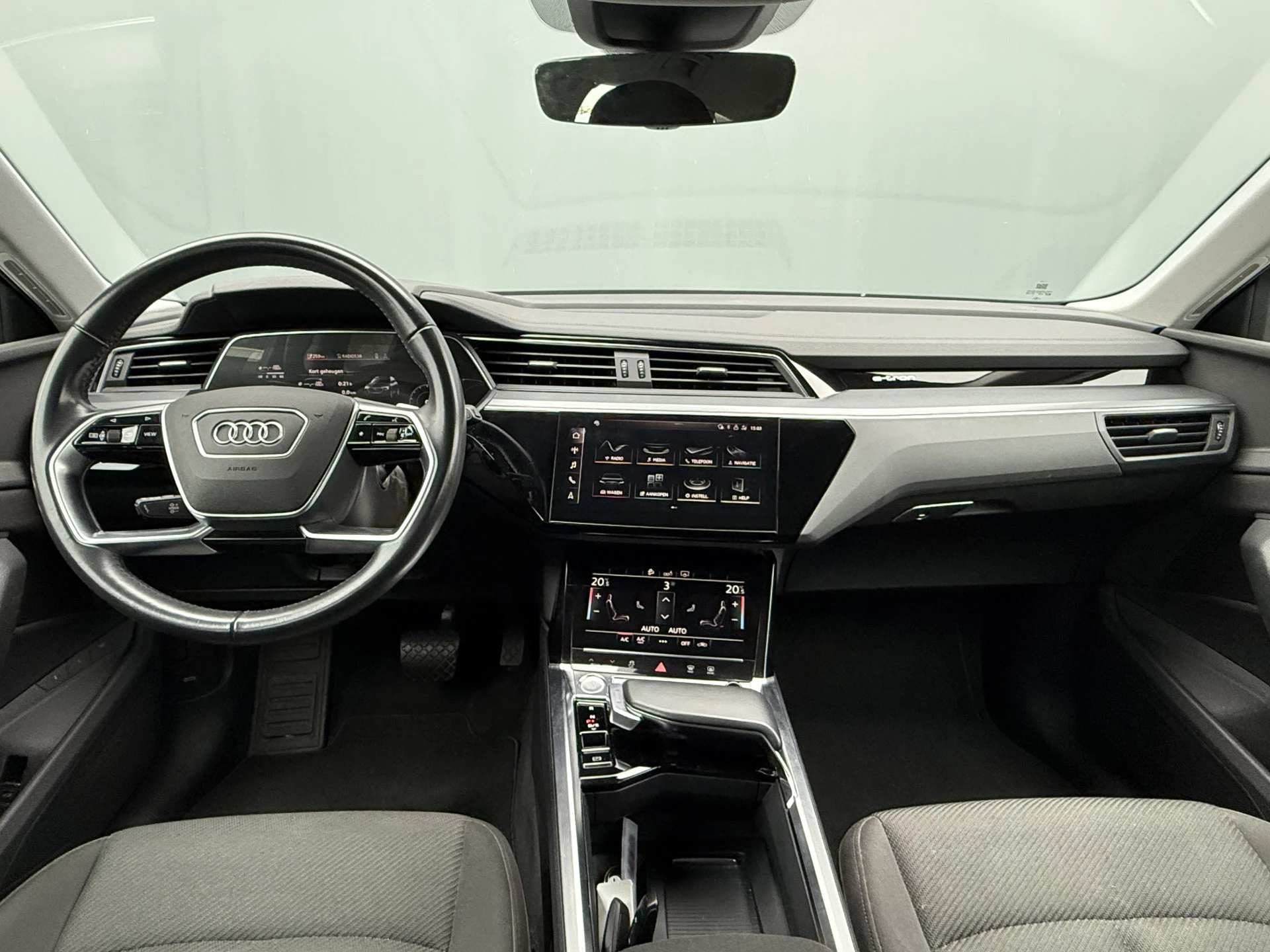 Hoofdafbeelding Audi e-tron