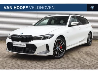 Hoofdafbeelding BMW 3 Serie BMW 3 Serie Touring 330e High Executive M Sport Automaat / Panoramadak / Trekhaak / Sportstoelen / Adaptief M Onderstel / Adaptieve LED / Active Cruise Control / Comfort Access