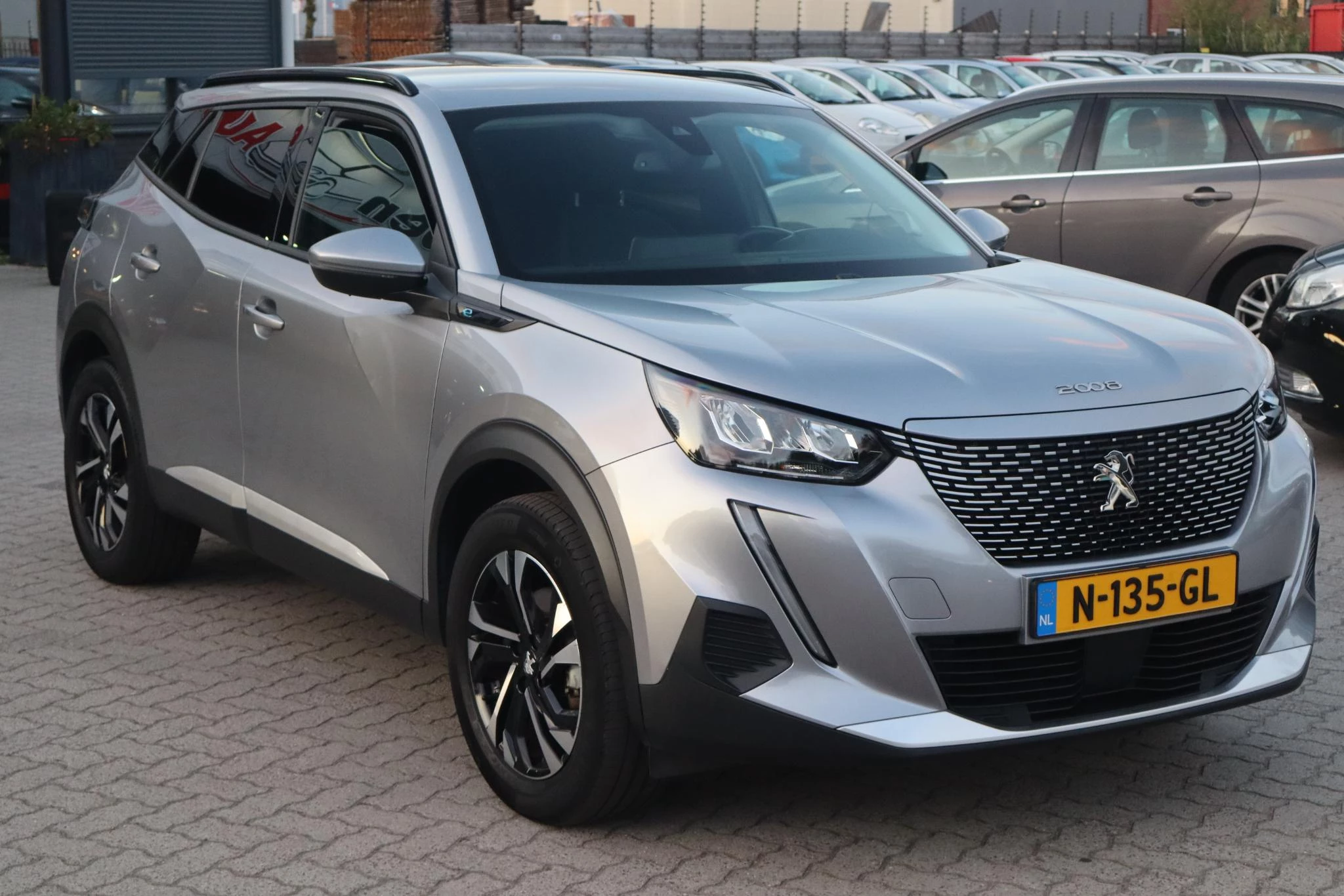 Hoofdafbeelding Peugeot e-2008