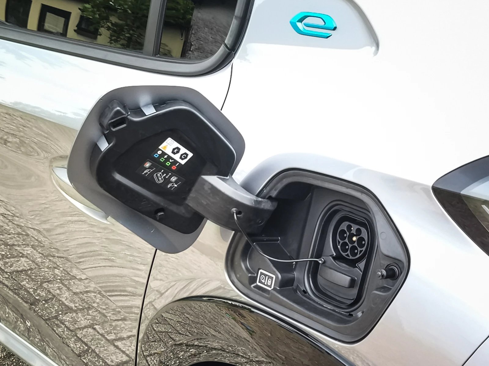 Hoofdafbeelding Peugeot e-208