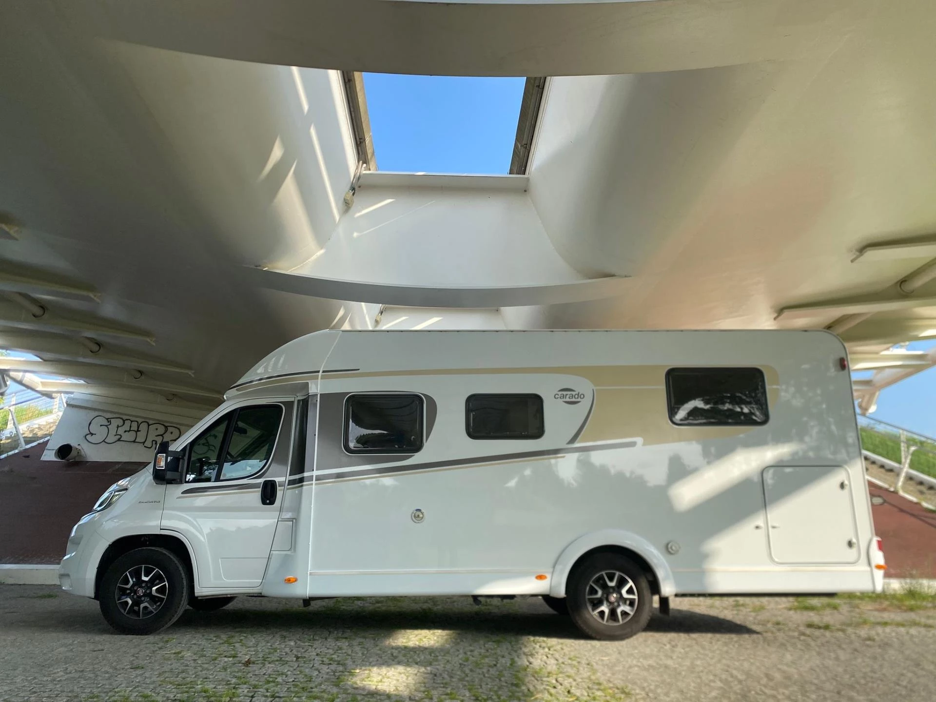 Hoofdafbeelding Carado T447