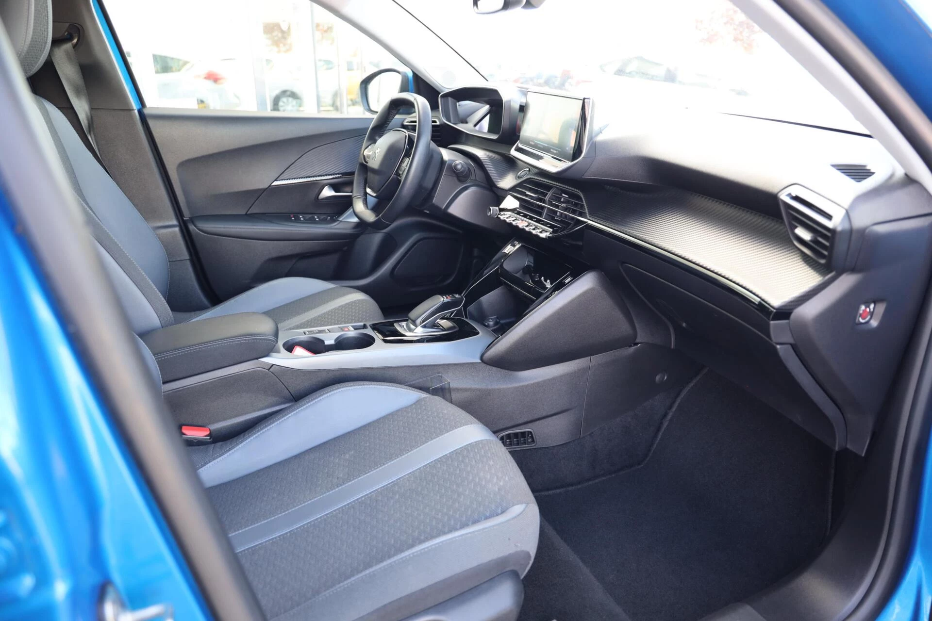 Hoofdafbeelding Peugeot e-2008