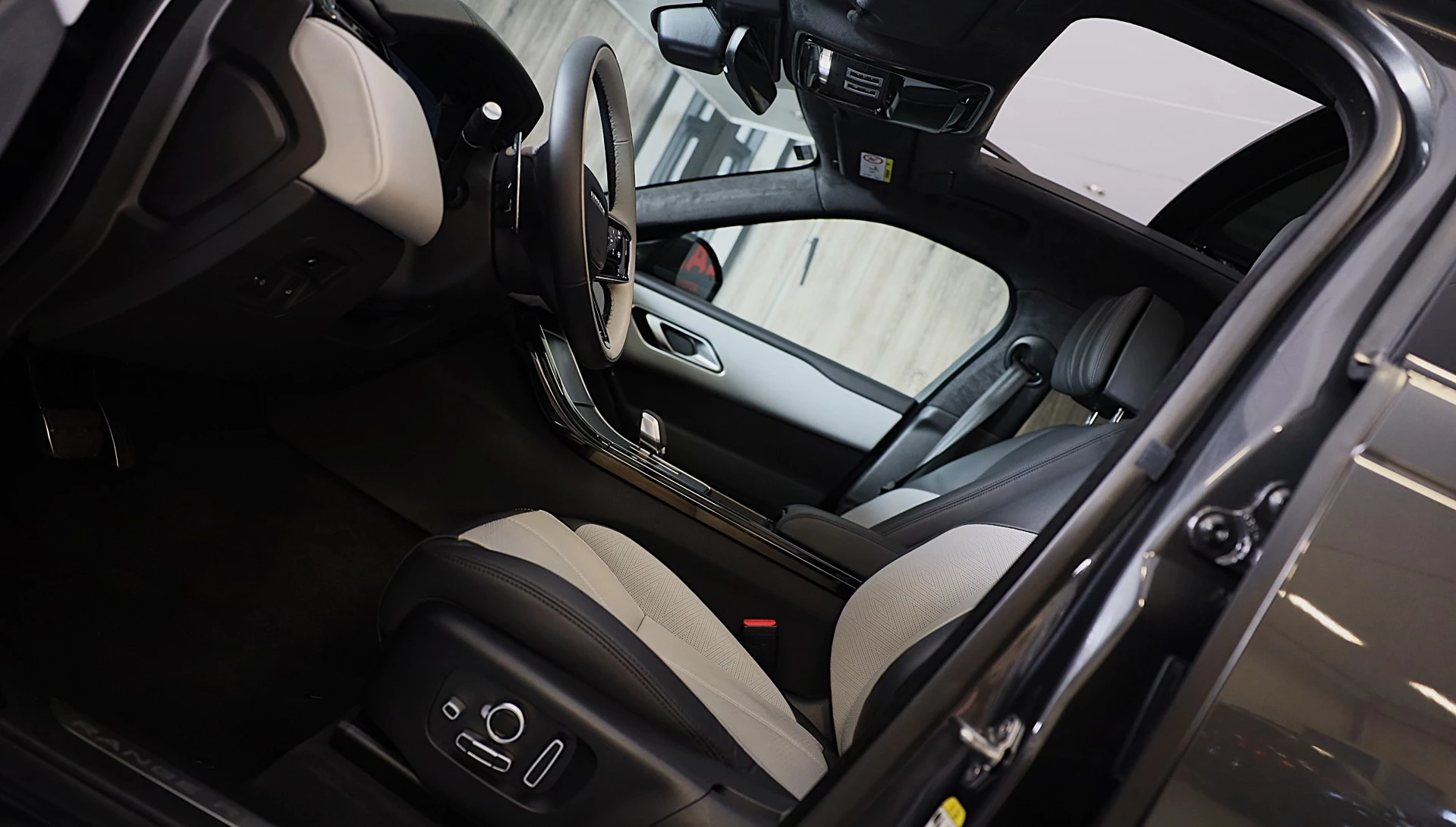 Hoofdafbeelding Land Rover Range Rover Velar