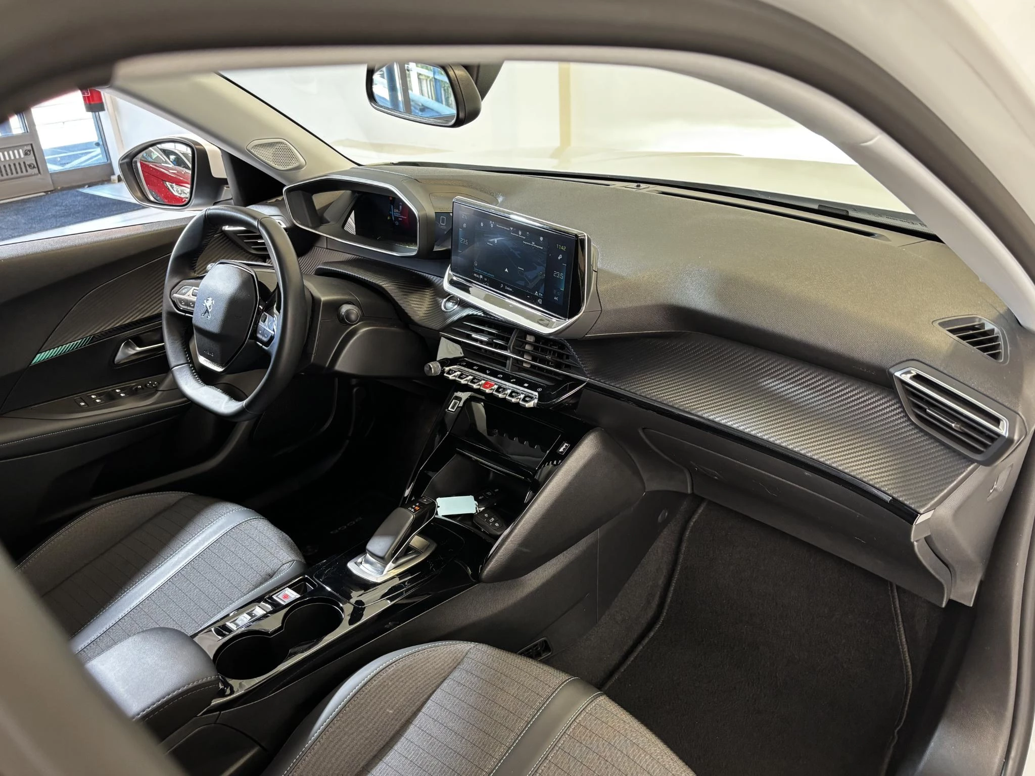 Hoofdafbeelding Peugeot e-2008