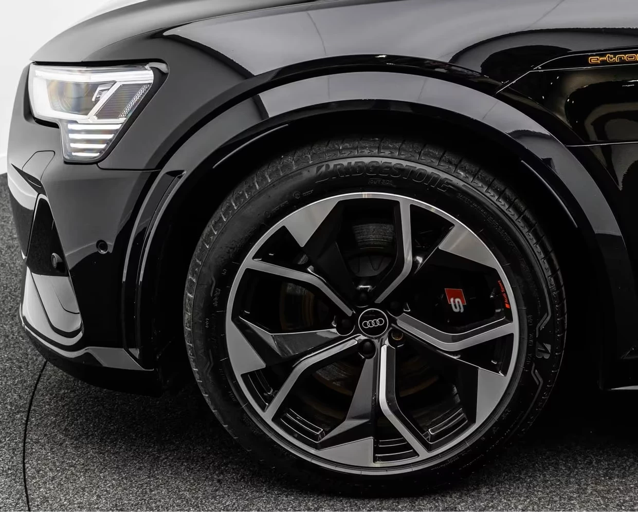 Hoofdafbeelding Audi e-tron