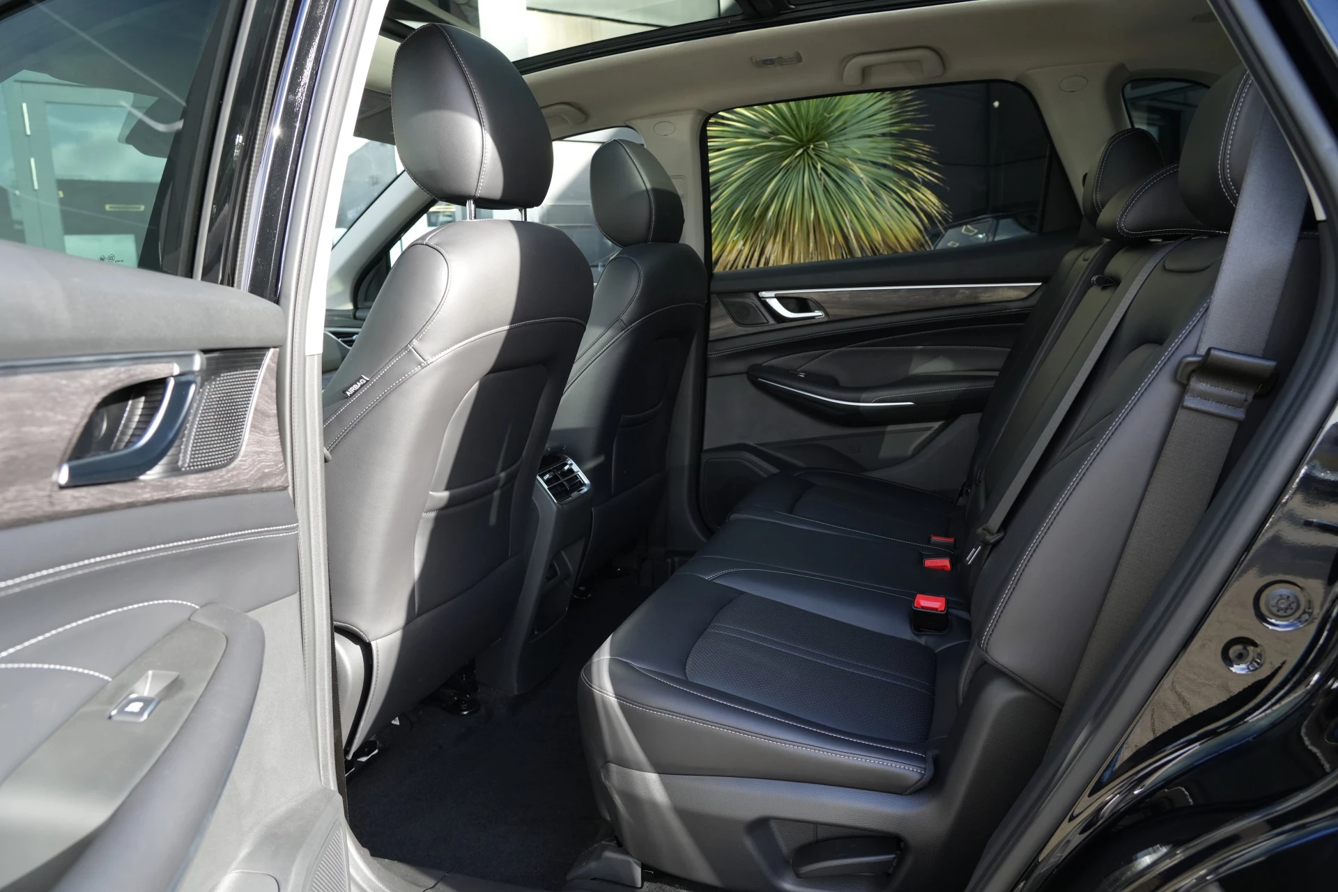 Hoofdafbeelding DFSK E5 PHEV