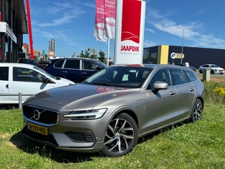 Volvo V60 BWJ 2020 2.0 T6 253 PK Twin Engine AWD Momentum Pro AUTOMAAT / TREKHAAK | APPLE CARPLAY | ANDROID AUTO | NAVI | CLIMA | ADAPTIVE CRUISE | STOELVERW. |STUURVERW. | ELEKTRISCHE ACHTERKLEP | HALF LEDER | LMV | PDC