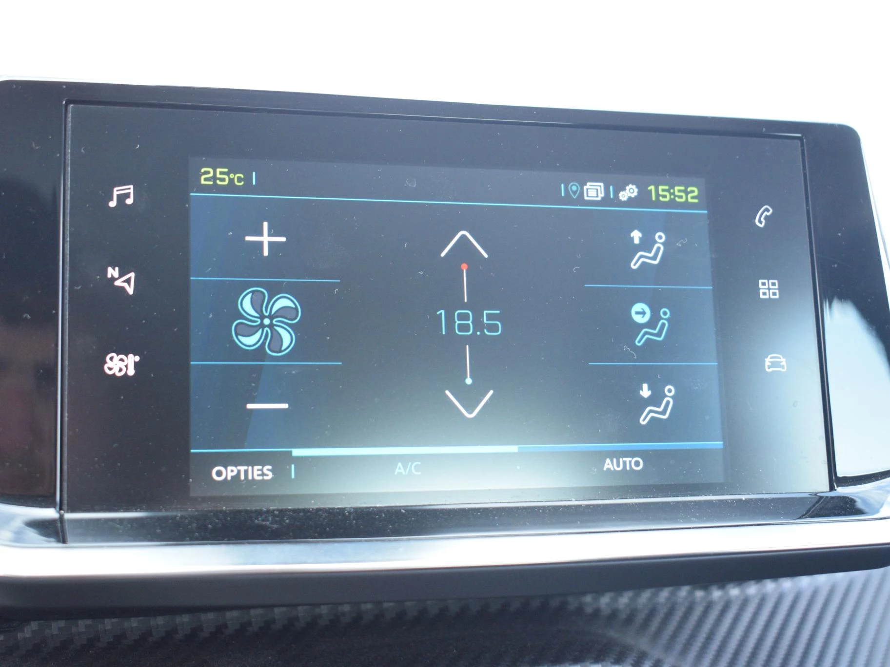 Hoofdafbeelding Peugeot e-2008