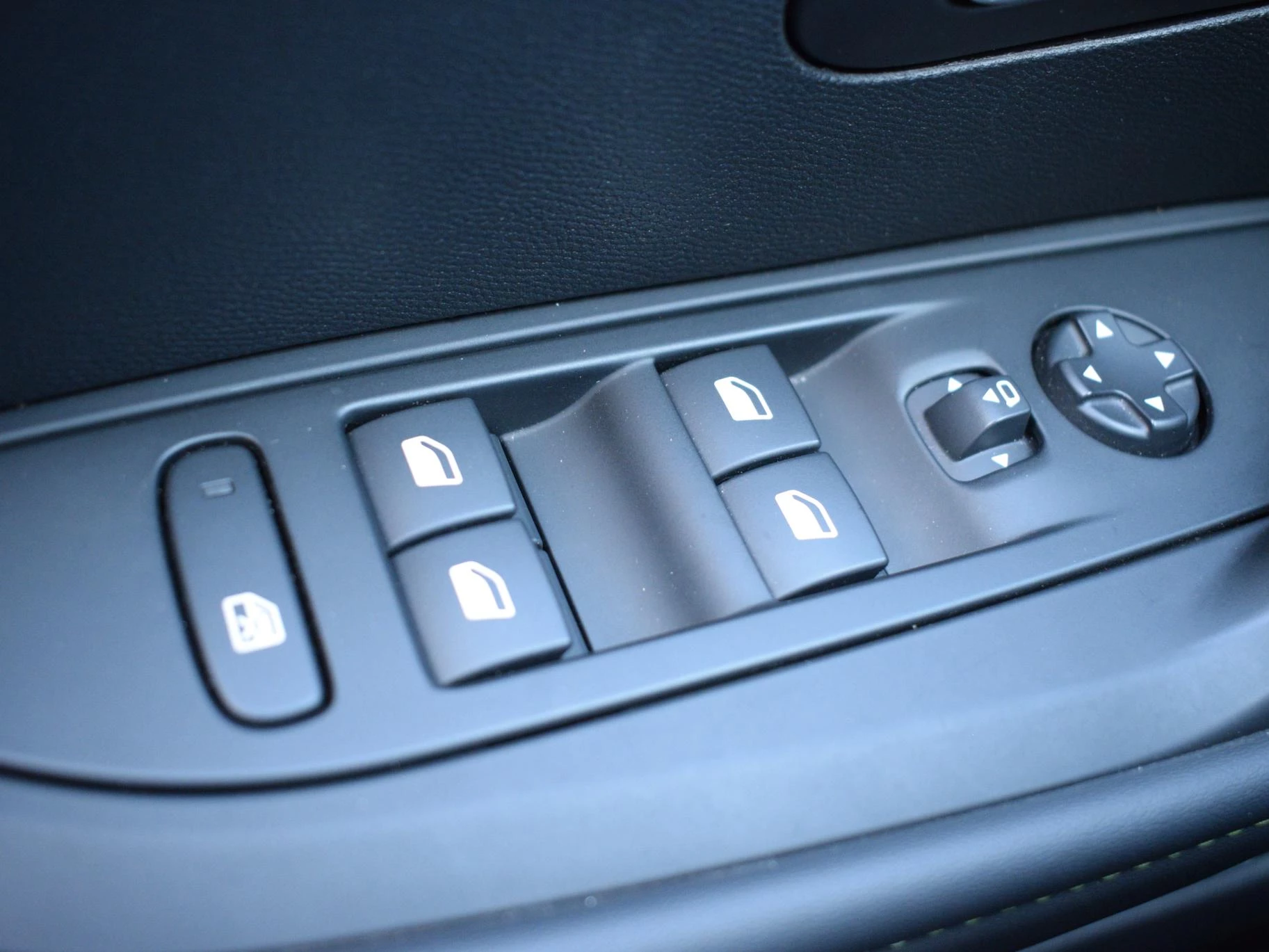 Hoofdafbeelding Peugeot e-208