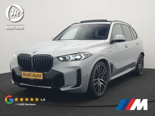 BMW X5 xDrive50e M Sport PRO Plug In Hybrid 490pk Dealer O.H. PHEV | Trekhaak Af Fabriek | Luchtvering | Panodak Skylounge | Adaptive Cruise | 360 Camera | Harman / Kardon | Merino Lederen Sportstoelen Memory & Verwarmd | Bekerhouders Verwarmd & Gekoeld | Stuur Verwarmd | Sfeerverlichting | Keyless | Blis | Navigatie | DAB |