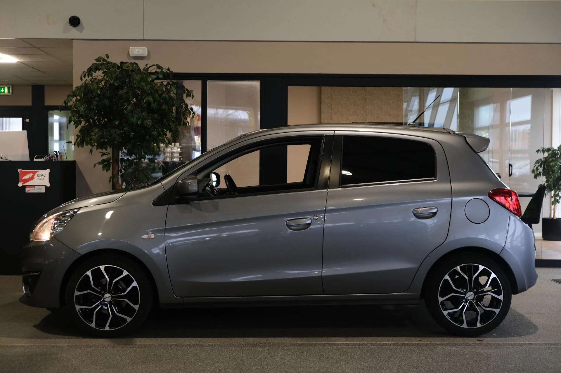 Hoofdafbeelding Mitsubishi Space Star