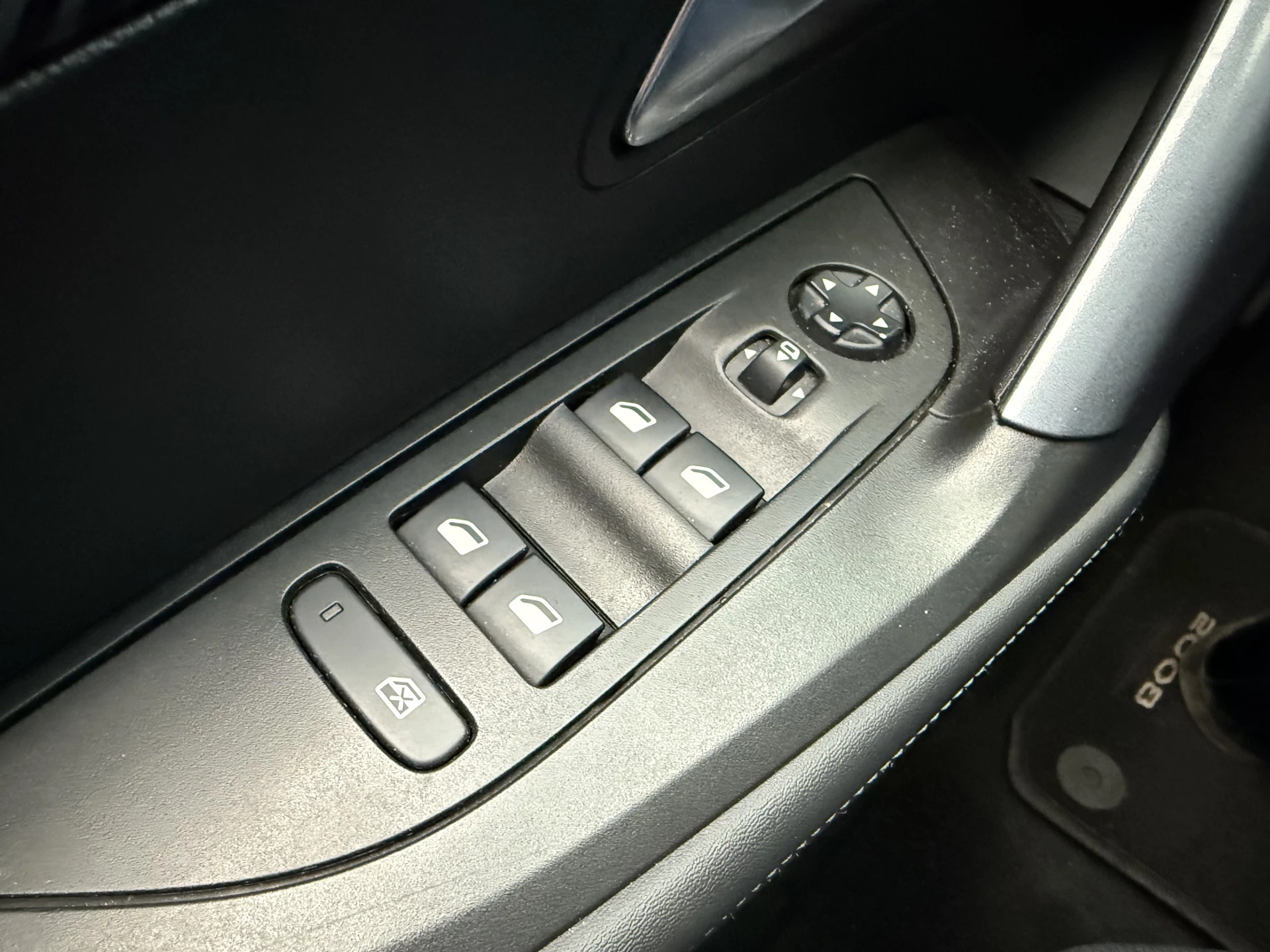 Hoofdafbeelding Peugeot e-2008