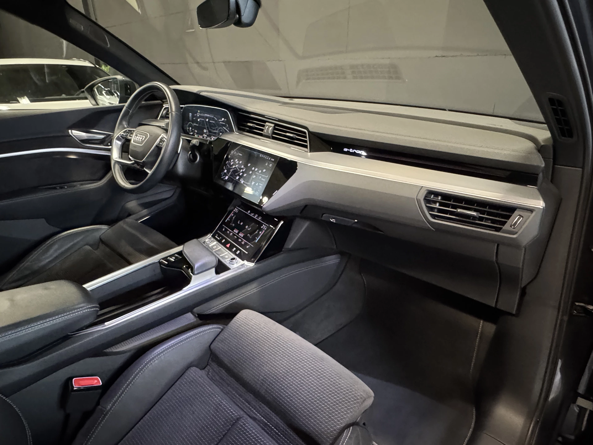 Hoofdafbeelding Audi e-tron