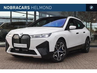 BMW iX xDrive50 / Sportpakket / Panoramadak Sky Lounge / Trekhaak / Laserlight / Bowers & Wilkins / Multifunctionele Stoelen / Parking Assistant Professional