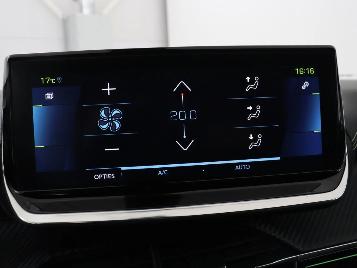 Hoofdafbeelding Peugeot e-2008