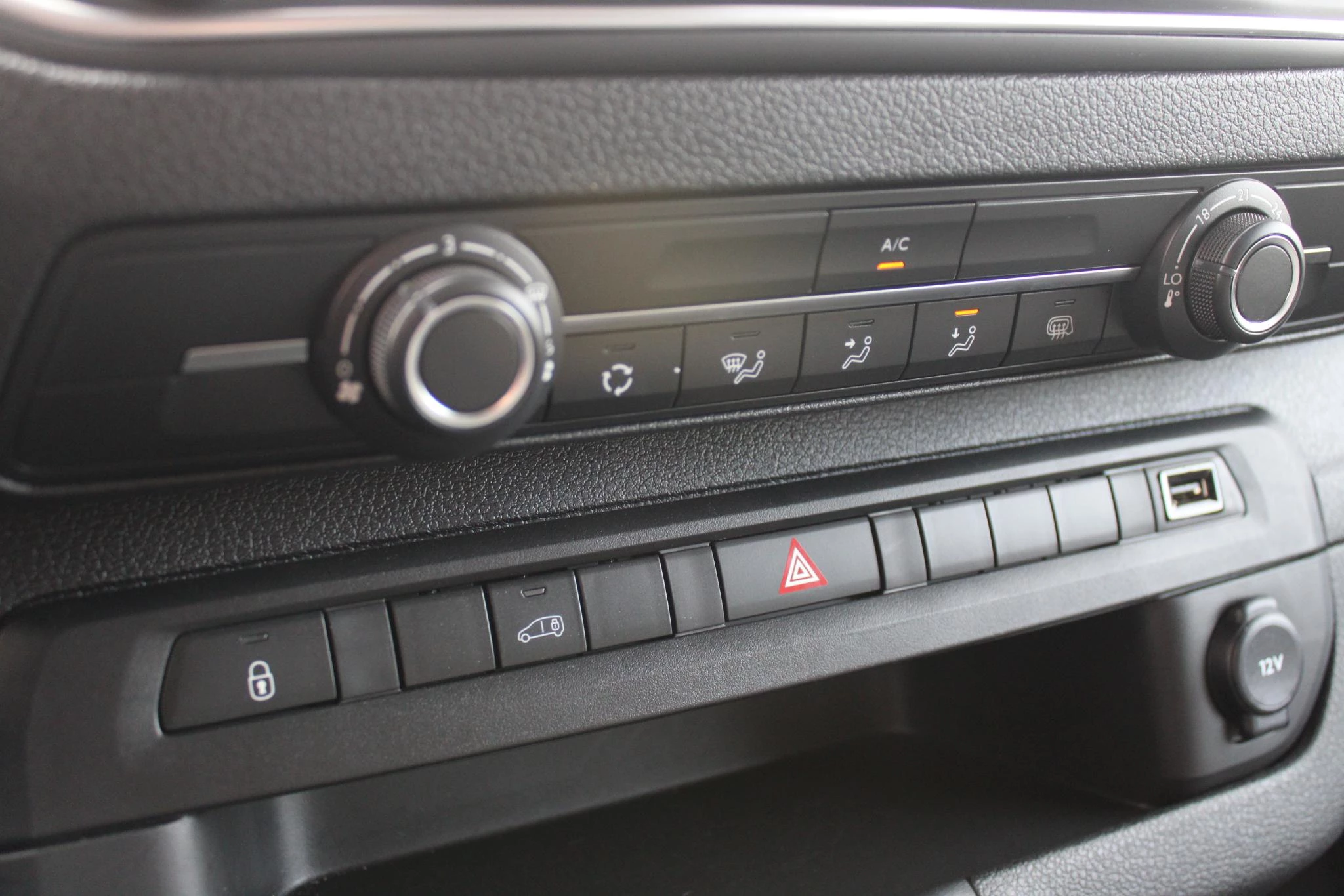 Hoofdafbeelding Peugeot e-Expert